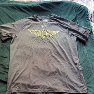 Under Armour Men's Gray Tee with Gold Logo